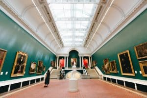 Photo calm art exhibition visit tips